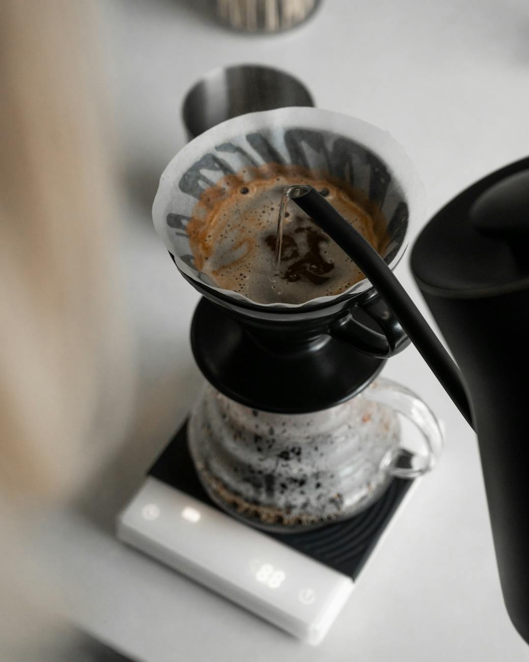 El Arte del Vertido: Cómo Mejorar el Sabor de tu Café en Casa
